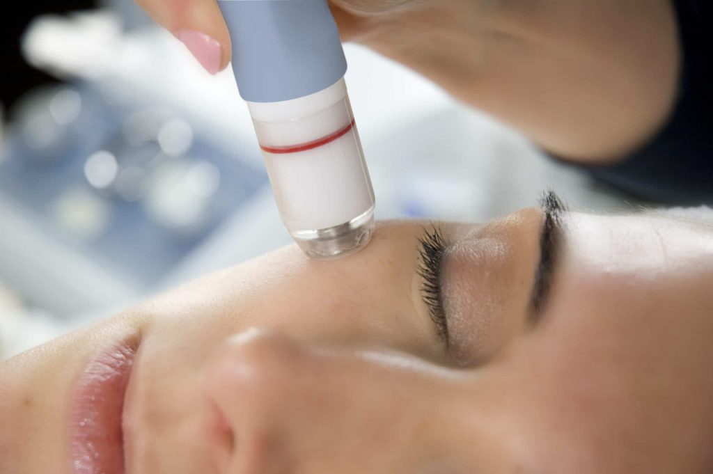 کاربرد میکرودرم در درمان آفتاب سوختگی و جوان سازی پوست صورت